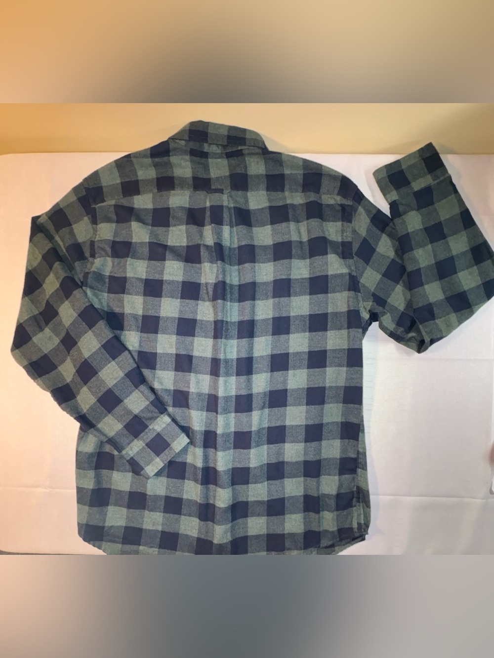 Izod Lightweight Flannel Green & Blue Plaid Button-Down Casual Shirt, Size Large - Picture 2 of 6
